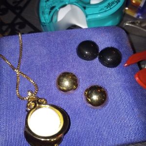 Necklace earrings set